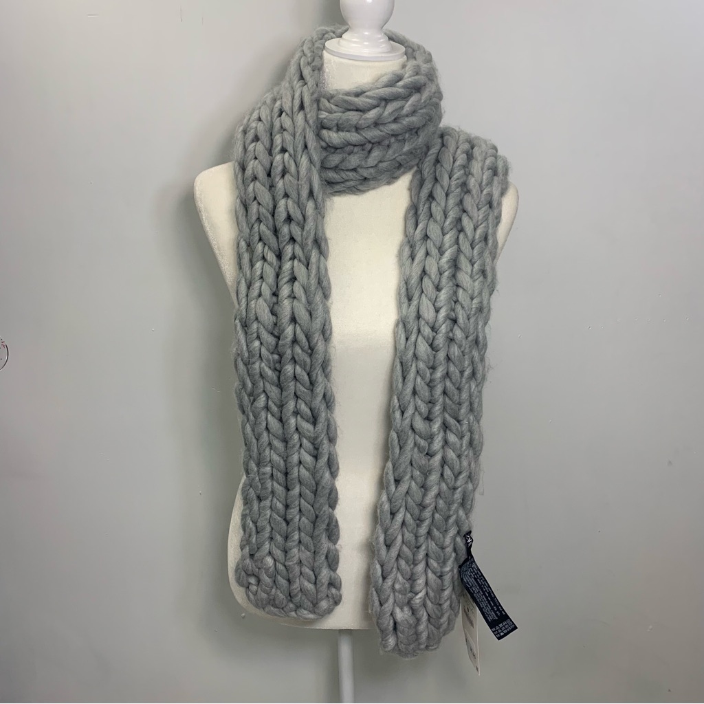 Zara Wool Blend Chunky Knit Scarf Gray Nwt